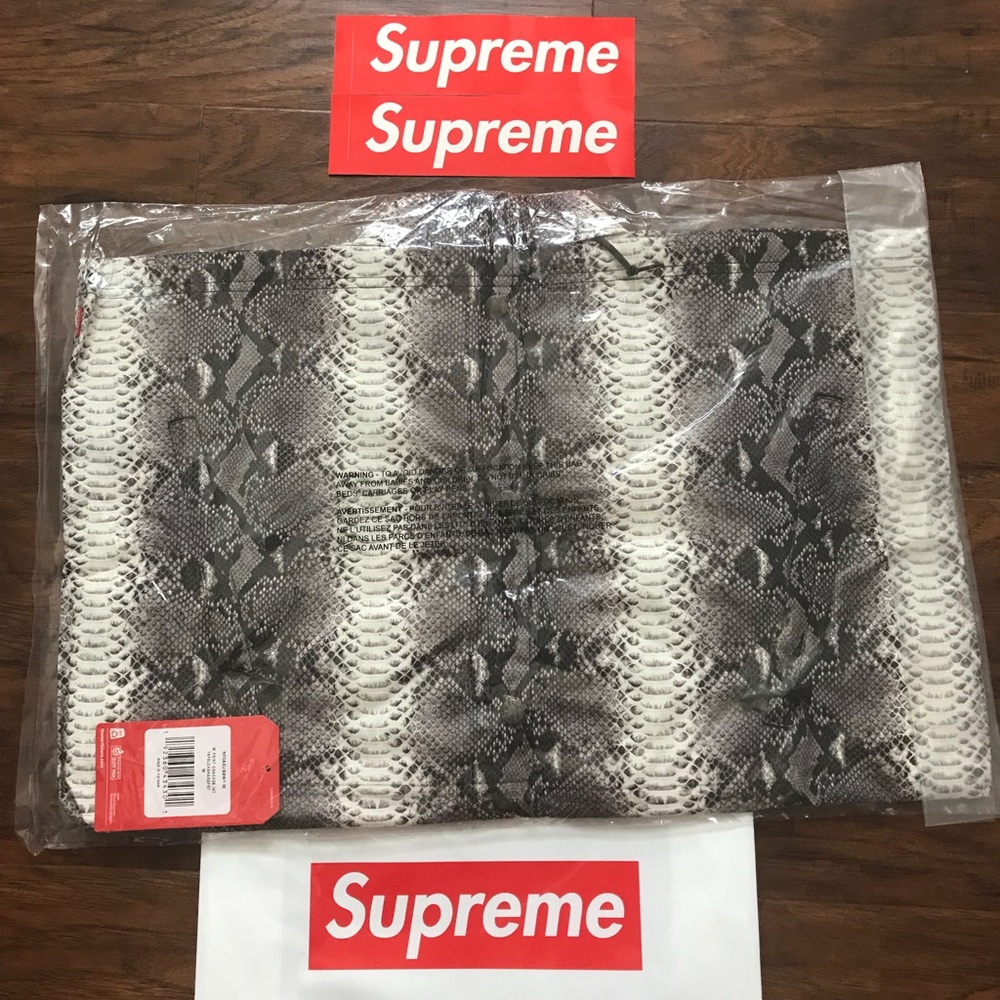 black supreme® x the north face coaches jacket - Picture 3 of 3